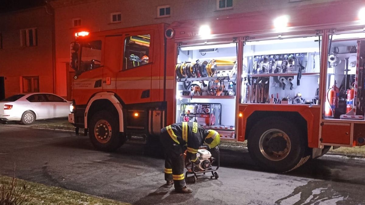 Při požáru rodinného domu na Kroměřížsku našli hasiči mrtvou majitelku